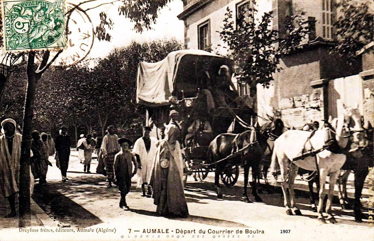 Aumale - Depart du Courrier de Bouira - 1907.jpg